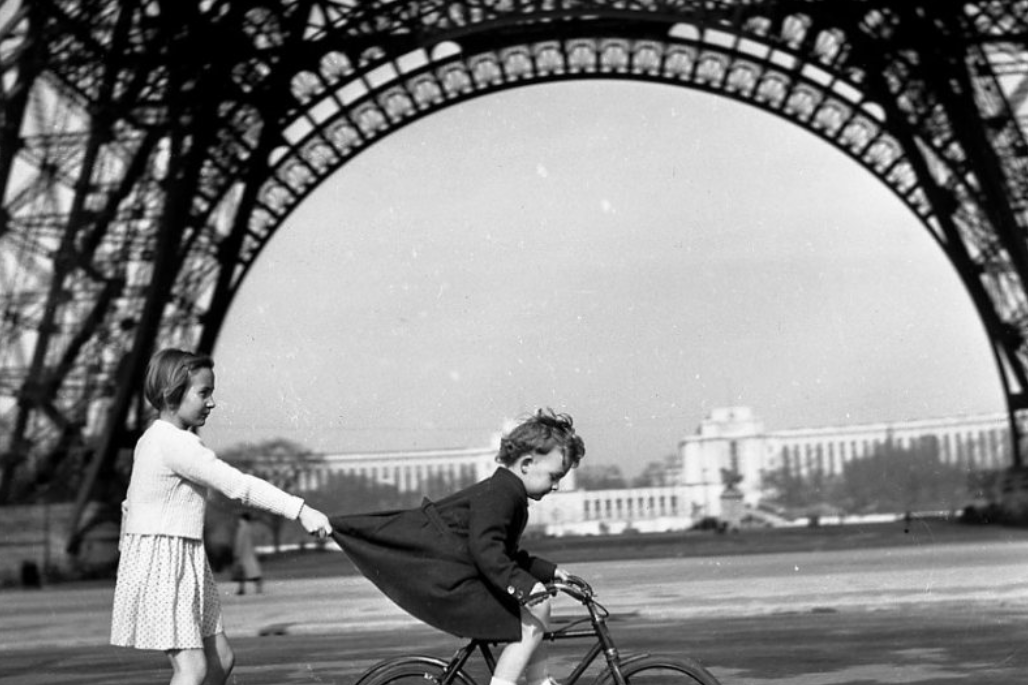 Le remorquer du Champs de Mars, Paris 1943