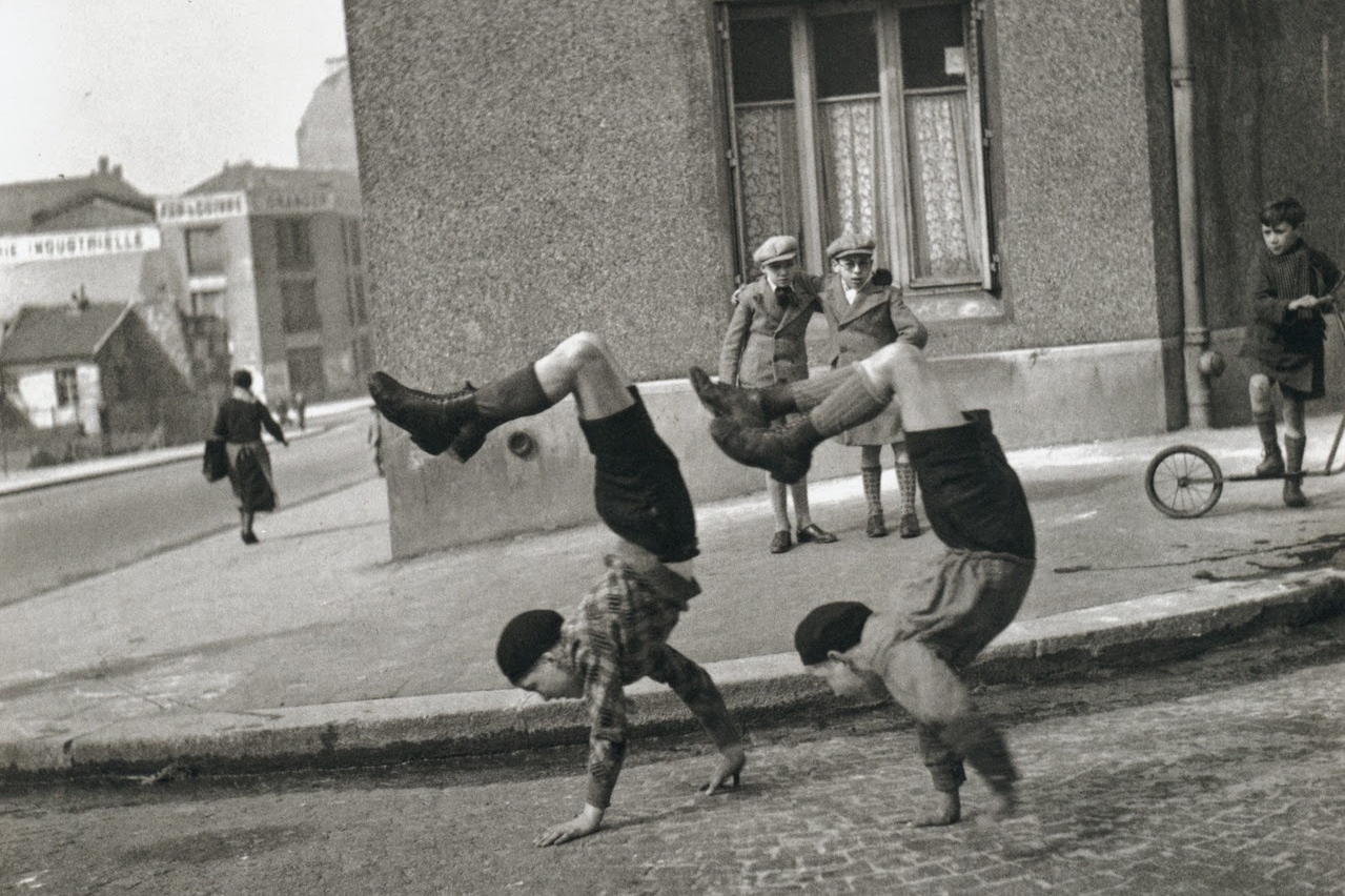 doisneau handstands 1937