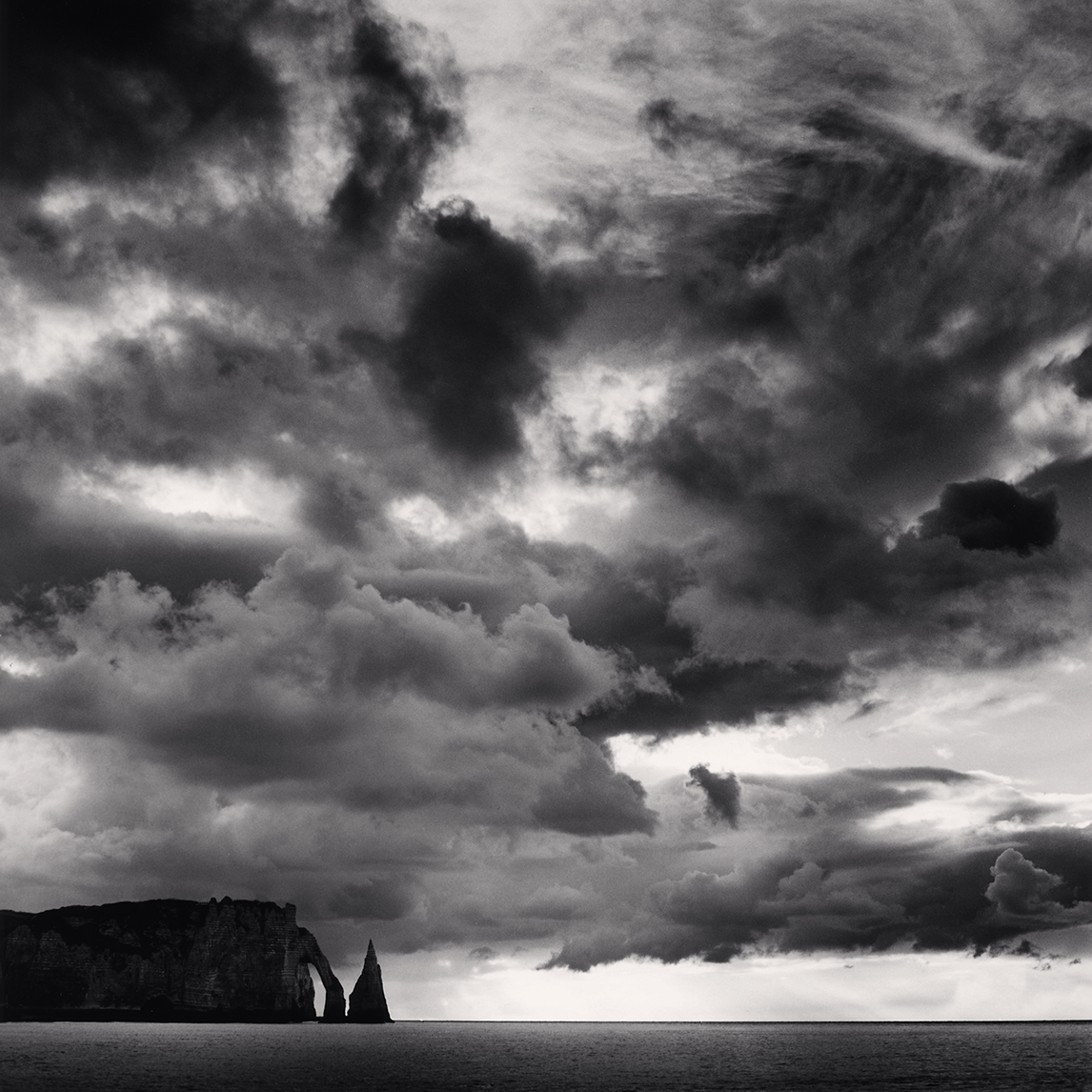 Falaise d'Aval et Nuages, Etretat, Haute-Normandie, France. 2000